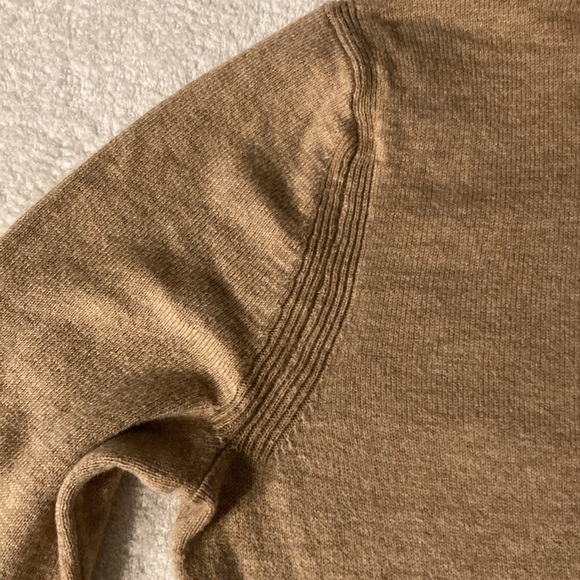 Gap turtleneck, size XS. - Picture 3 of 5